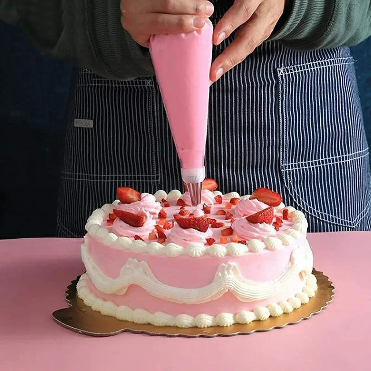 Disposable icing bag cake decorated shopper 100 pcs packing . 100 PCS Disposable Pastry Bags Cake Cream Decoration Kitchen Icing Food Preparation Bags Cup Cake Piping Tools For Baking