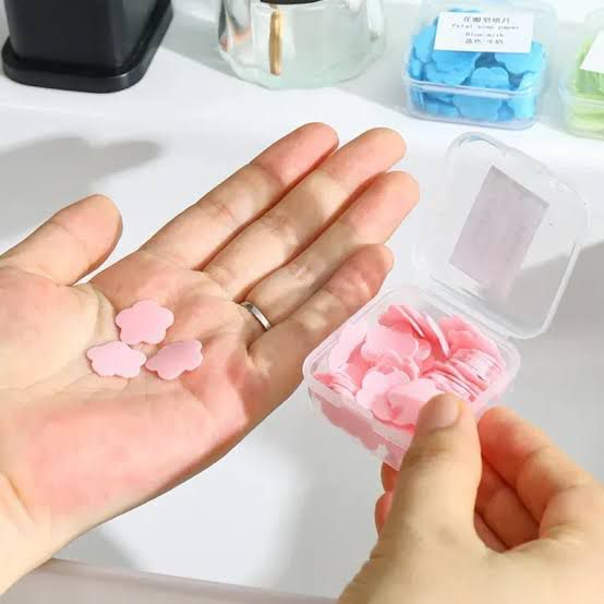 Travel-Friendly Scented Foaming Soap box - Portable Hand Wash - Convenient - Portable Hand Soap, Floral Soap Flakes in a Box, Travel Portable Disposable Petal Soap, Very Suitable for Carrying Out