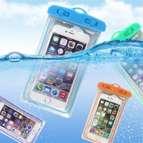 Waterproof Phone Pouch with a Strap, Made of Transparent Plastic. Designed for Activities Like Sports, Cycling, Beach Outings, Cruises, Water Parks, Surfing, Diving, And Travel