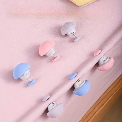 4pcs, Random Color Quilt Fasteners, Removable Bed Sheet and Duvet Cover Clips, Household Bedding Accessories, Prevent Quilt Shifting, Reusable