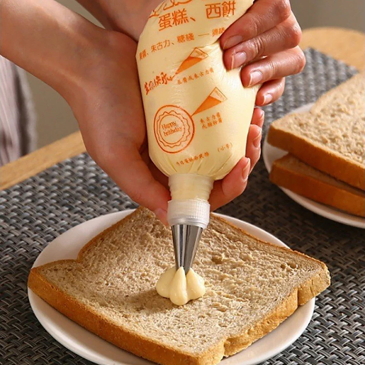Disposable icing bag cake decorated shopper 100 pcs packing . 100 PCS Disposable Pastry Bags Cake Cream Decoration Kitchen Icing Food Preparation Bags Cup Cake Piping Tools For Baking