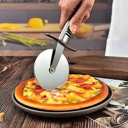 3 in 1 - Pizza cutter - cake server - Cheese grater . Pizza cutter set, pizza spatula, pizza cutter wheel, cheese planer, 3 pcs multi-functional combination set, which can be used for cutting and distributing various pizza cakes, grinding cheese, etc.